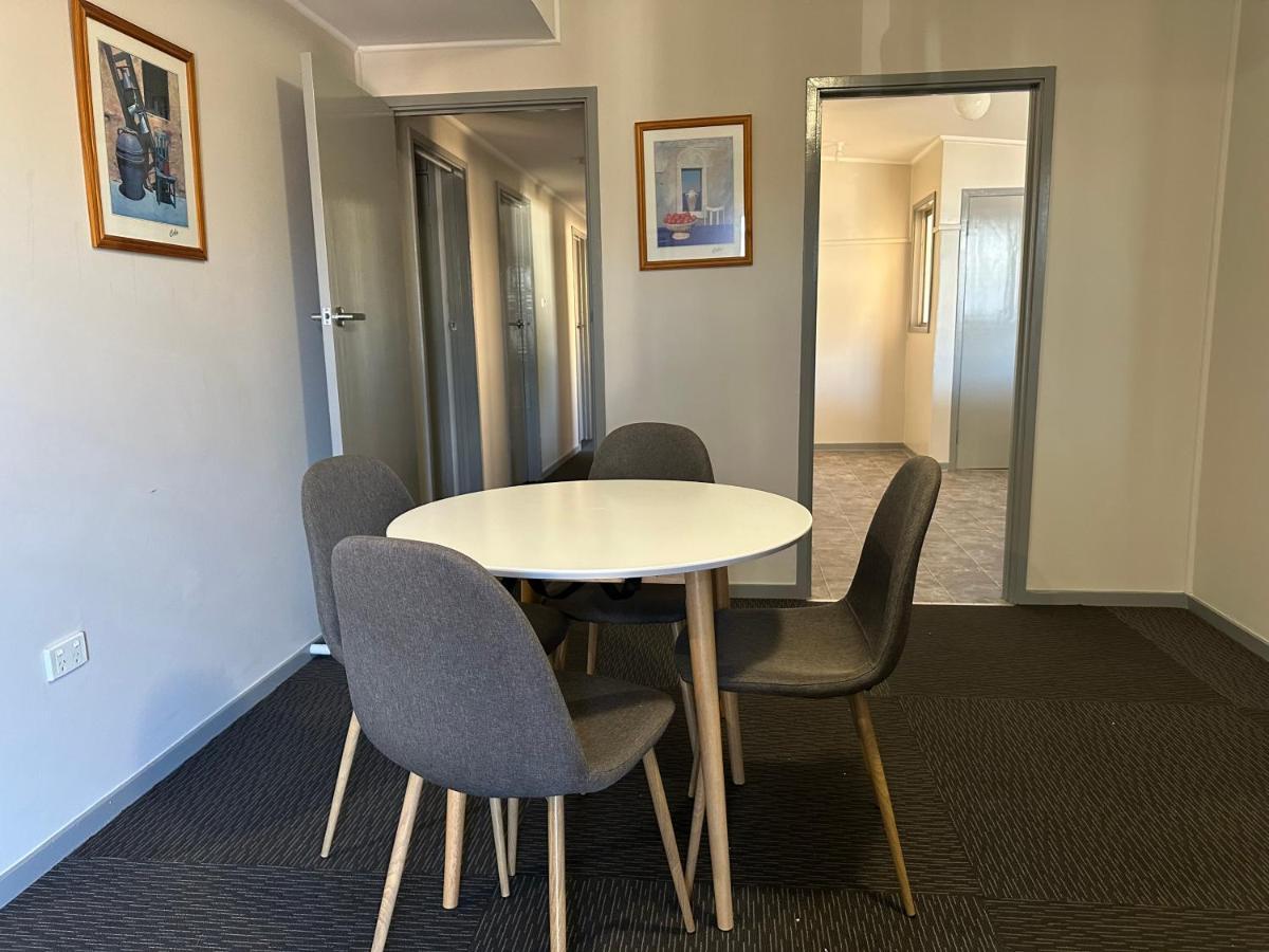 Copper City Motel Кобар Екстер'єр фото
