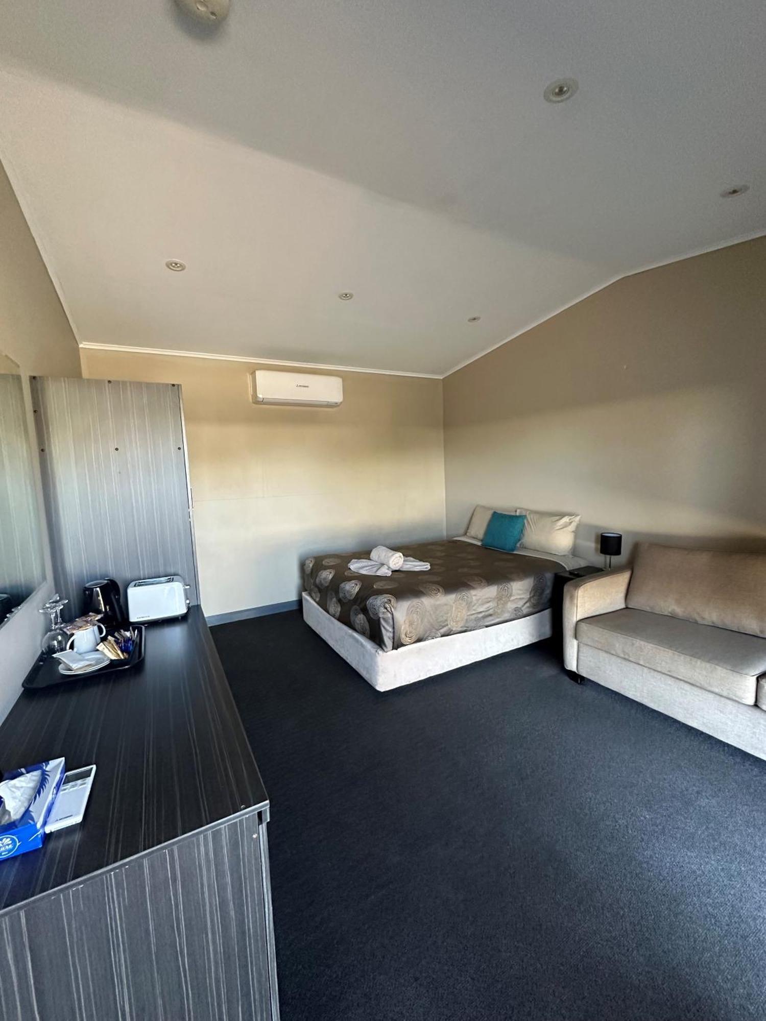 Copper City Motel Кобар Екстер'єр фото