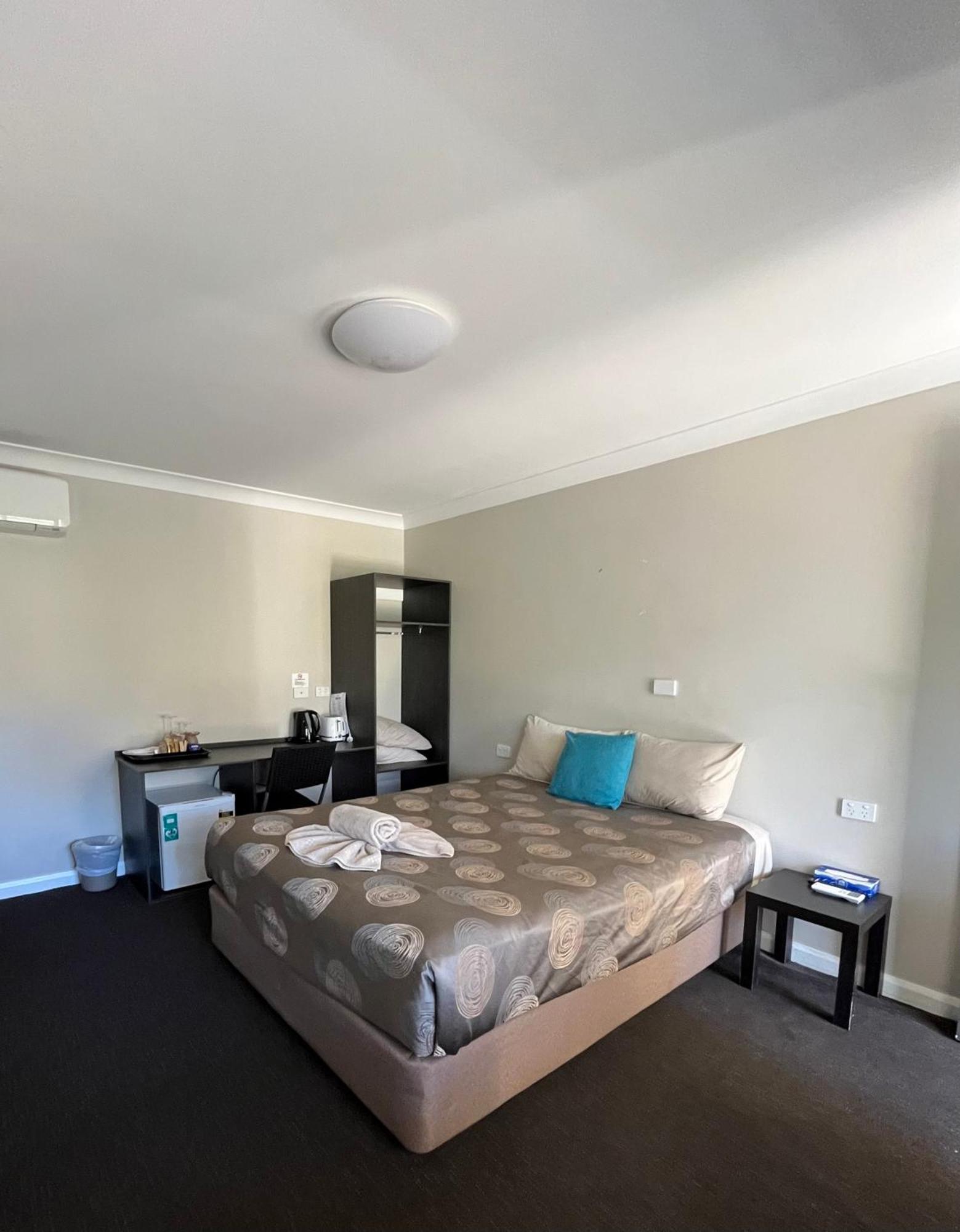 Copper City Motel Кобар Екстер'єр фото