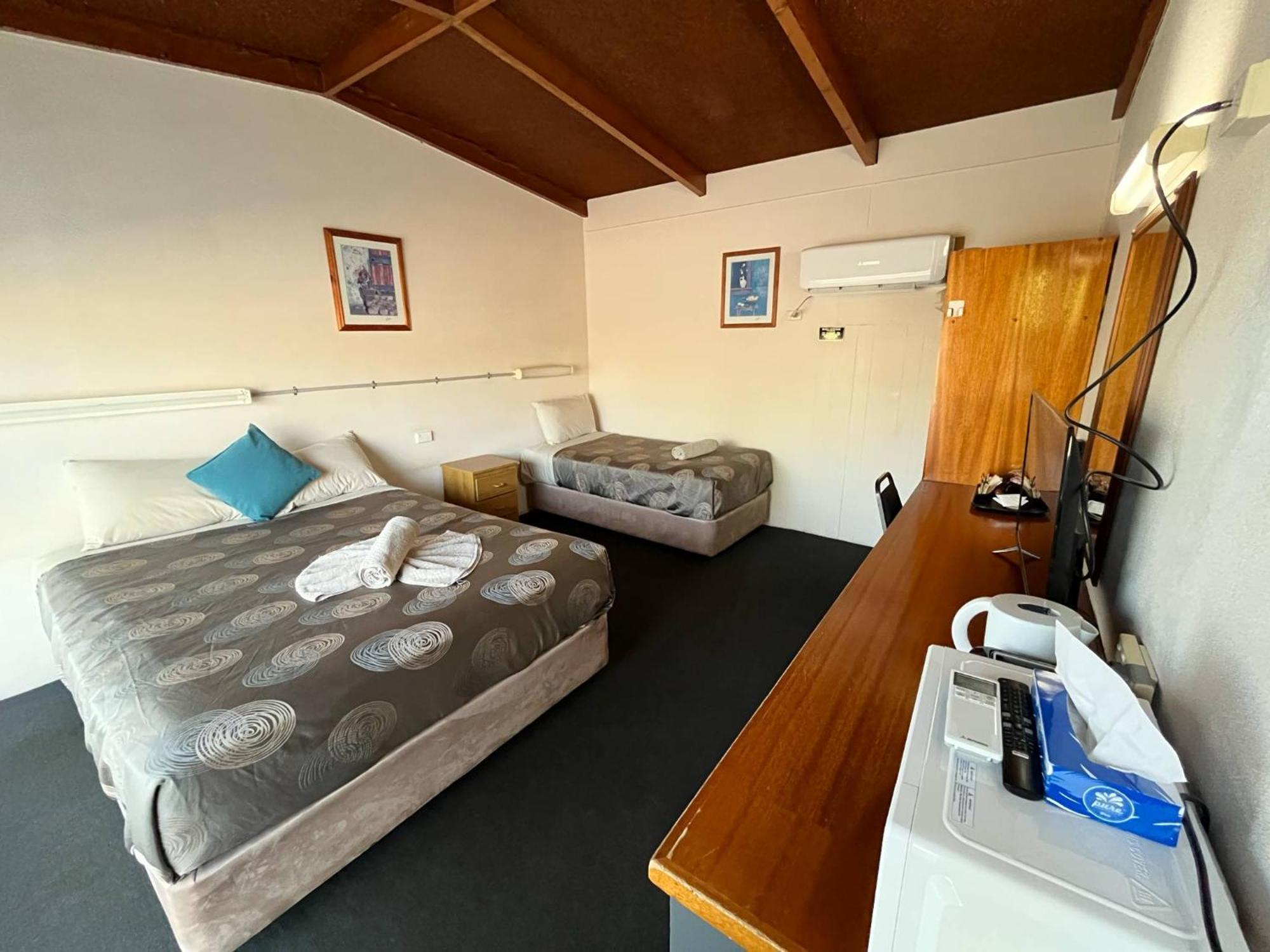 Copper City Motel Кобар Екстер'єр фото