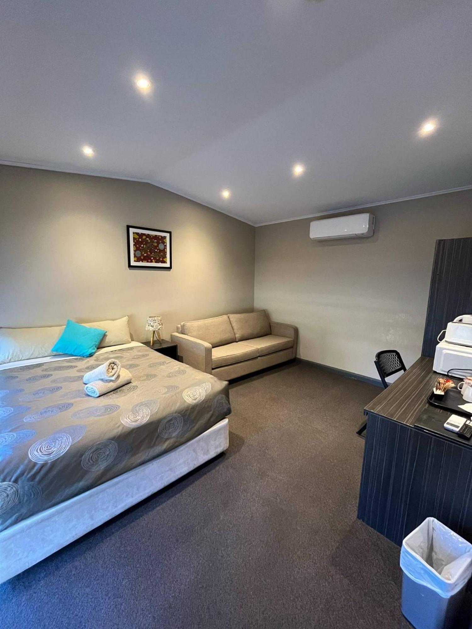 Copper City Motel Кобар Екстер'єр фото