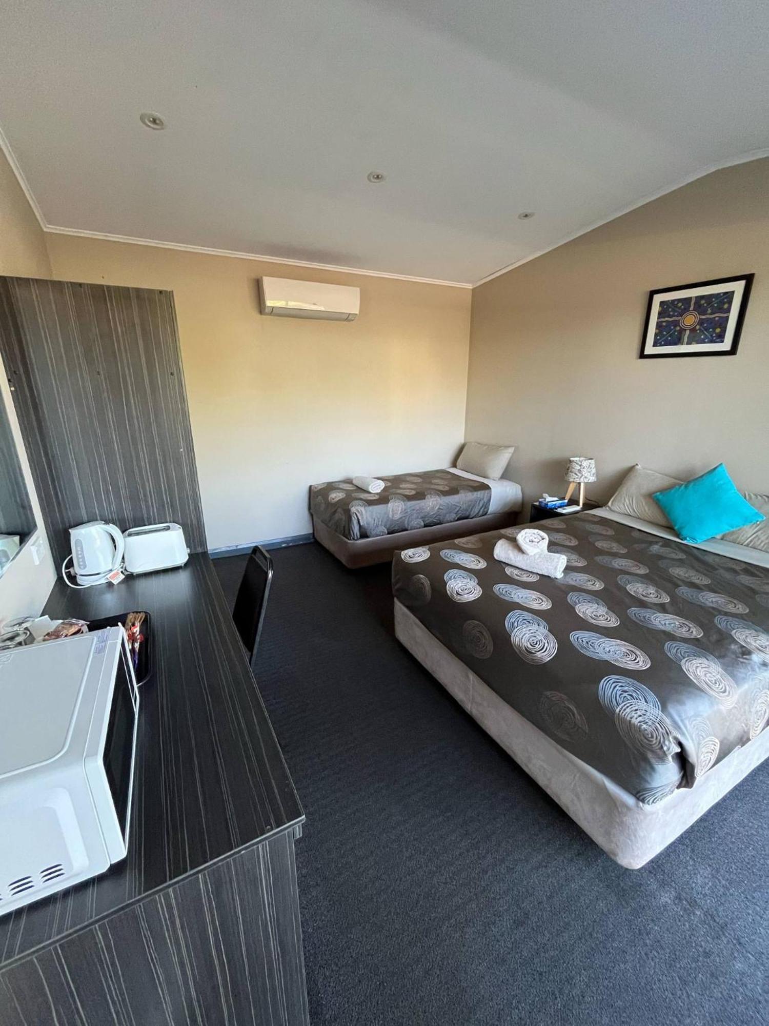 Copper City Motel Кобар Екстер'єр фото