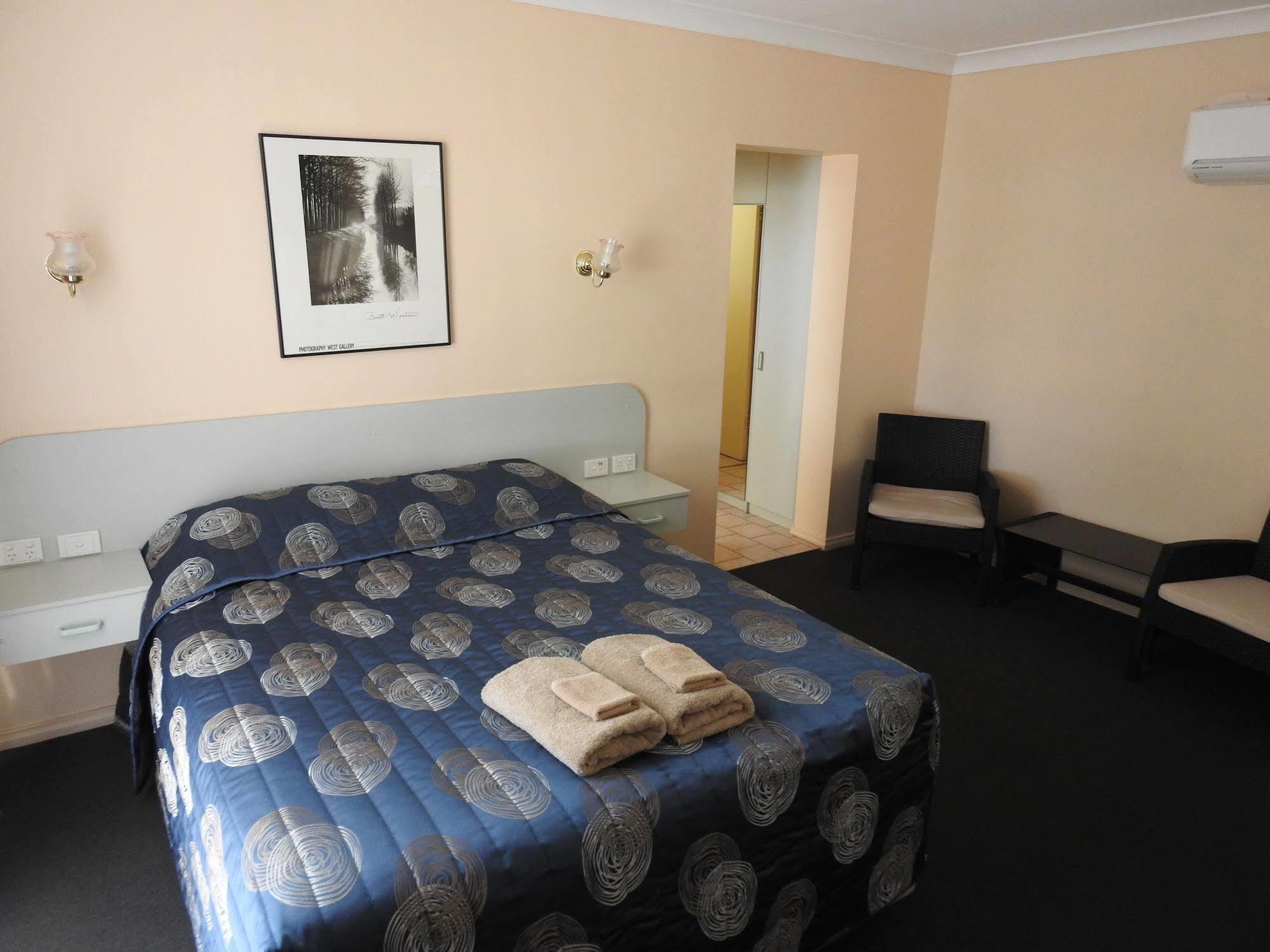 Copper City Motel Кобар Екстер'єр фото