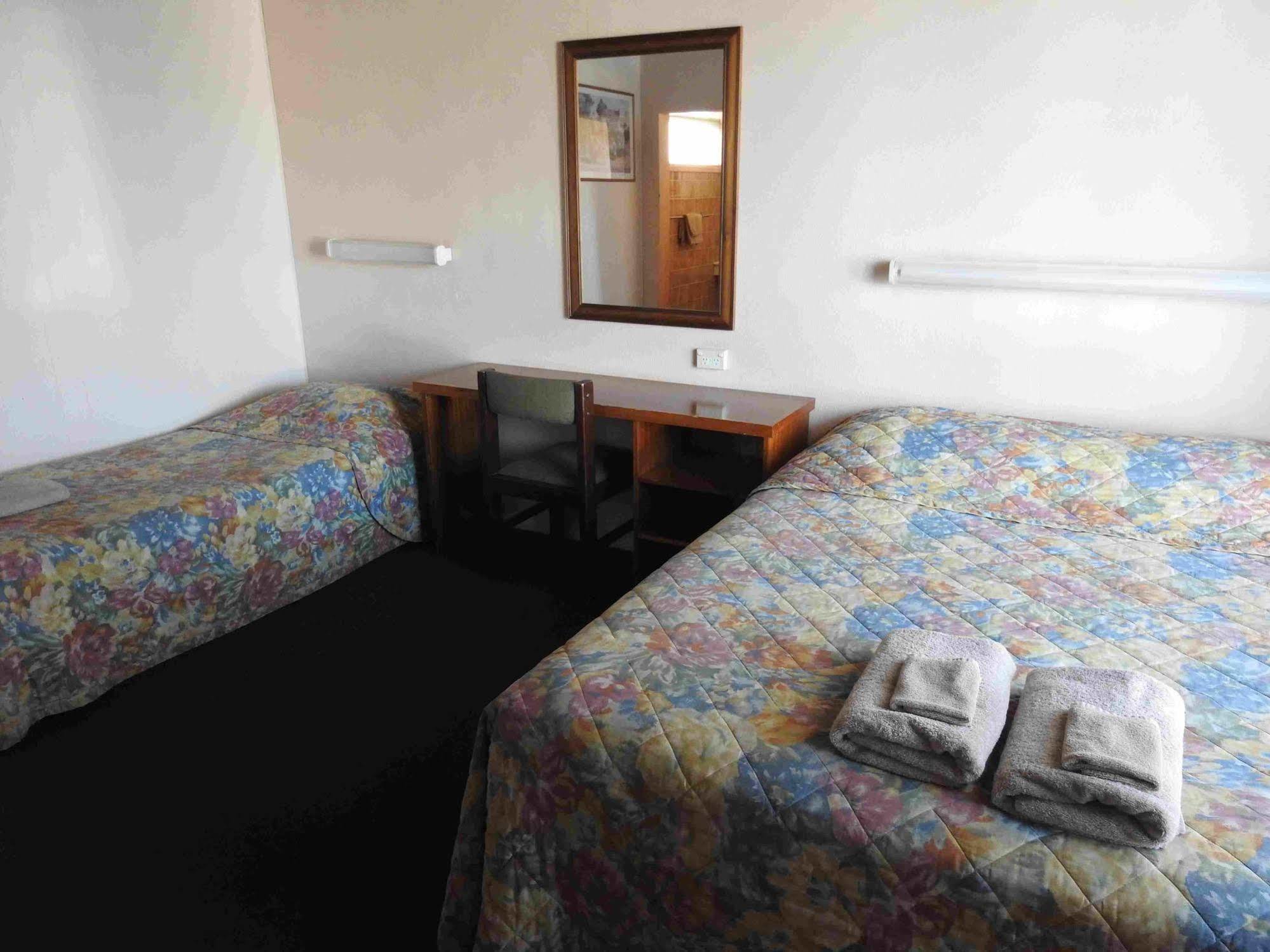 Copper City Motel Кобар Екстер'єр фото