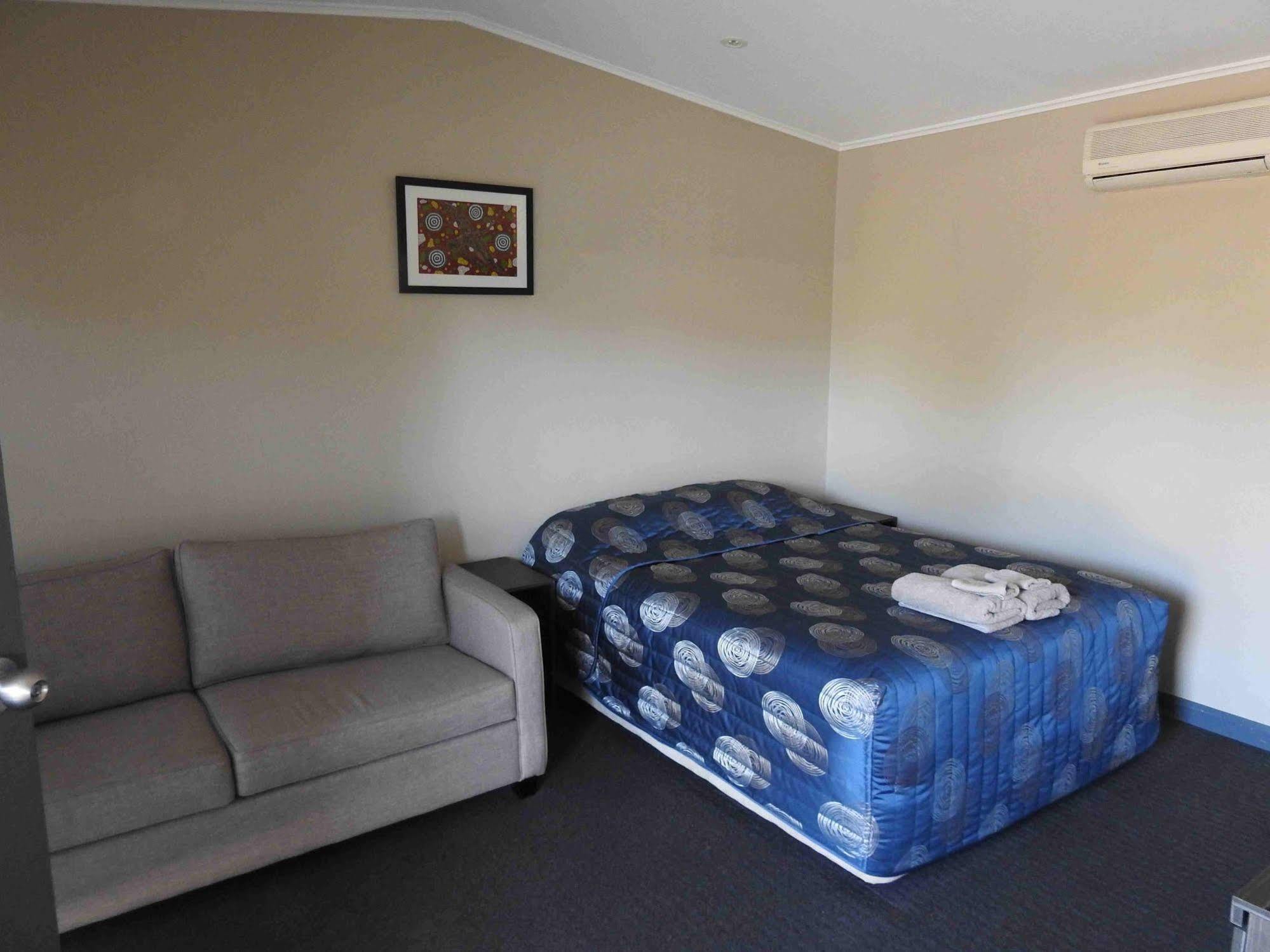 Copper City Motel Кобар Екстер'єр фото